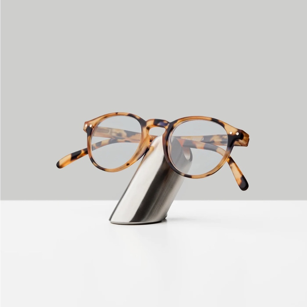 EYEWEAR STAND
